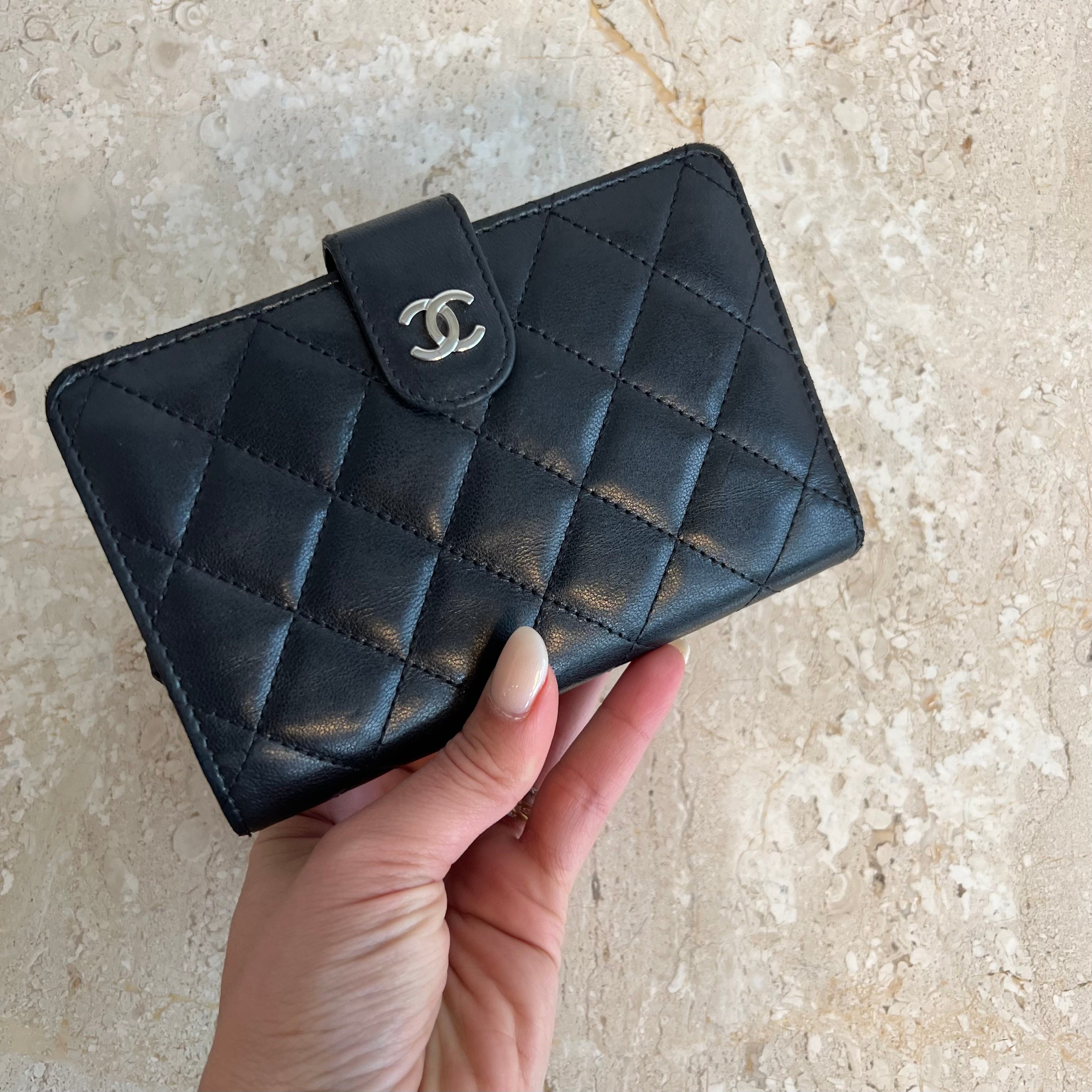 Authentic CHANEL Black Leather Compact Wallet – Valamode