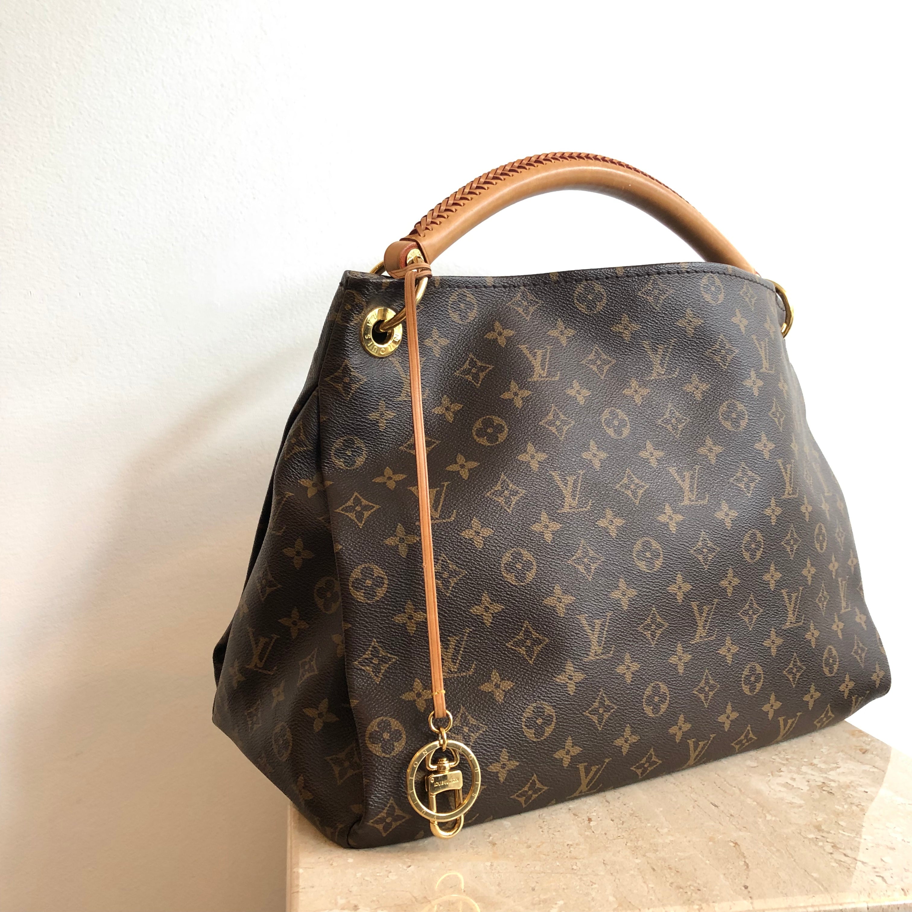 How To Authenticate Louis Vuitton Artsy Bag | Literacy Basics