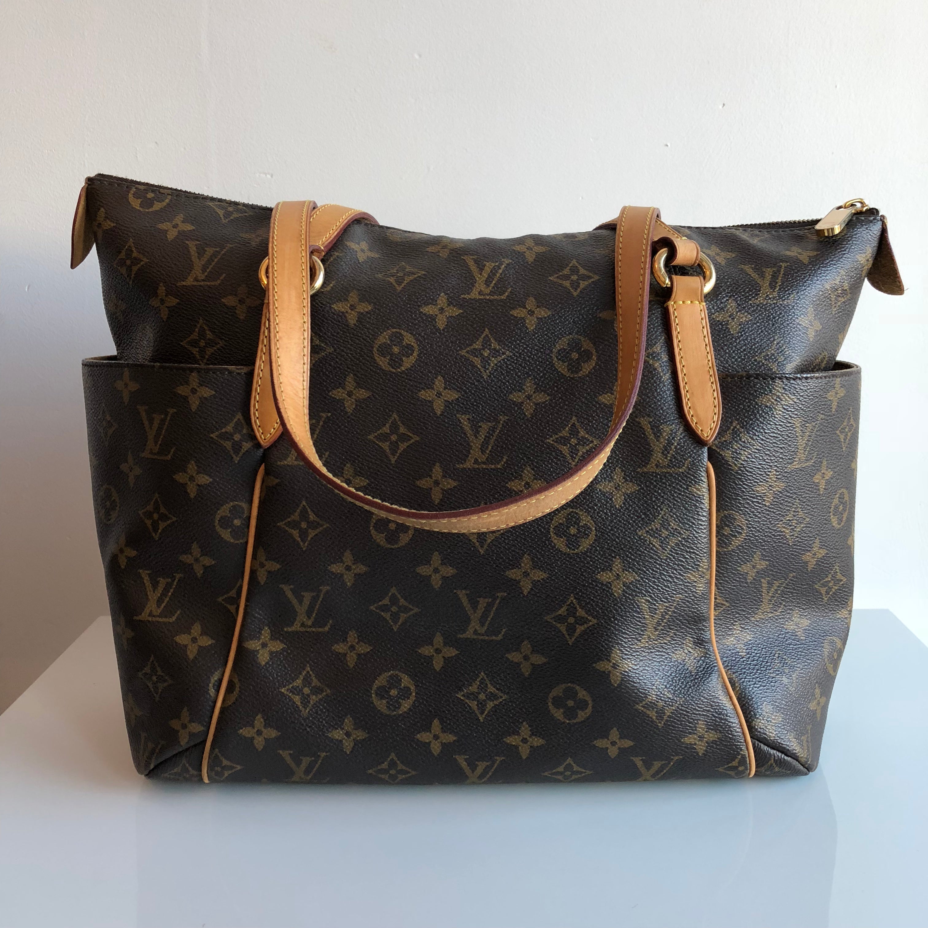 Authentic LOUIS VUITTON Monogram Totally MM – Valamode