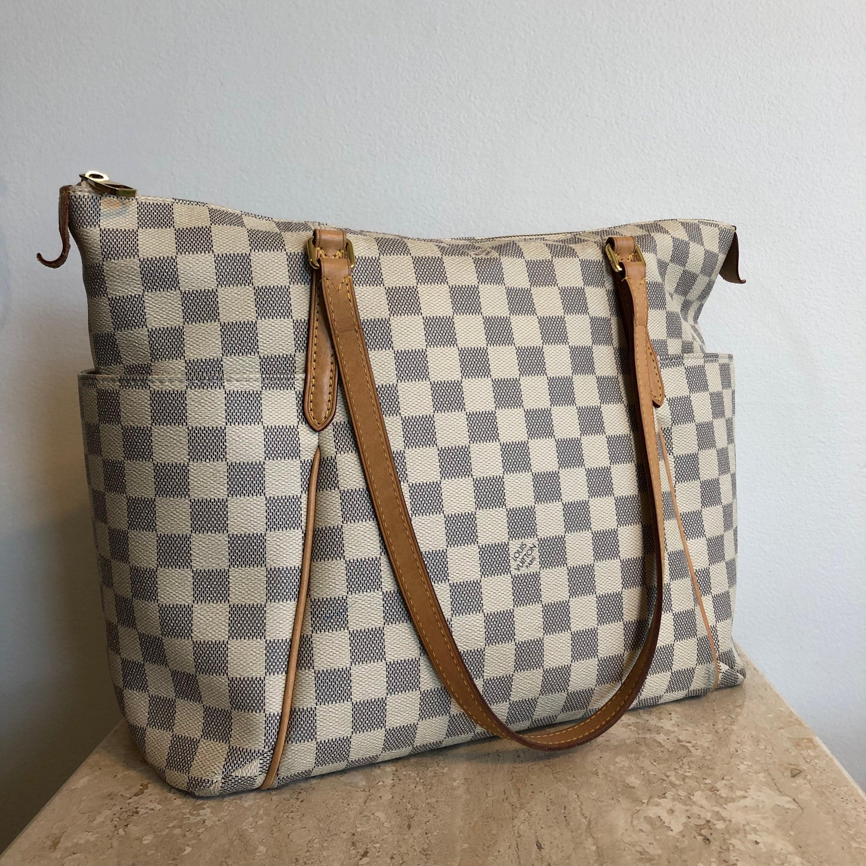Louis Vuitton Totally MM Review  Whats In My Bag  Violet and Blush