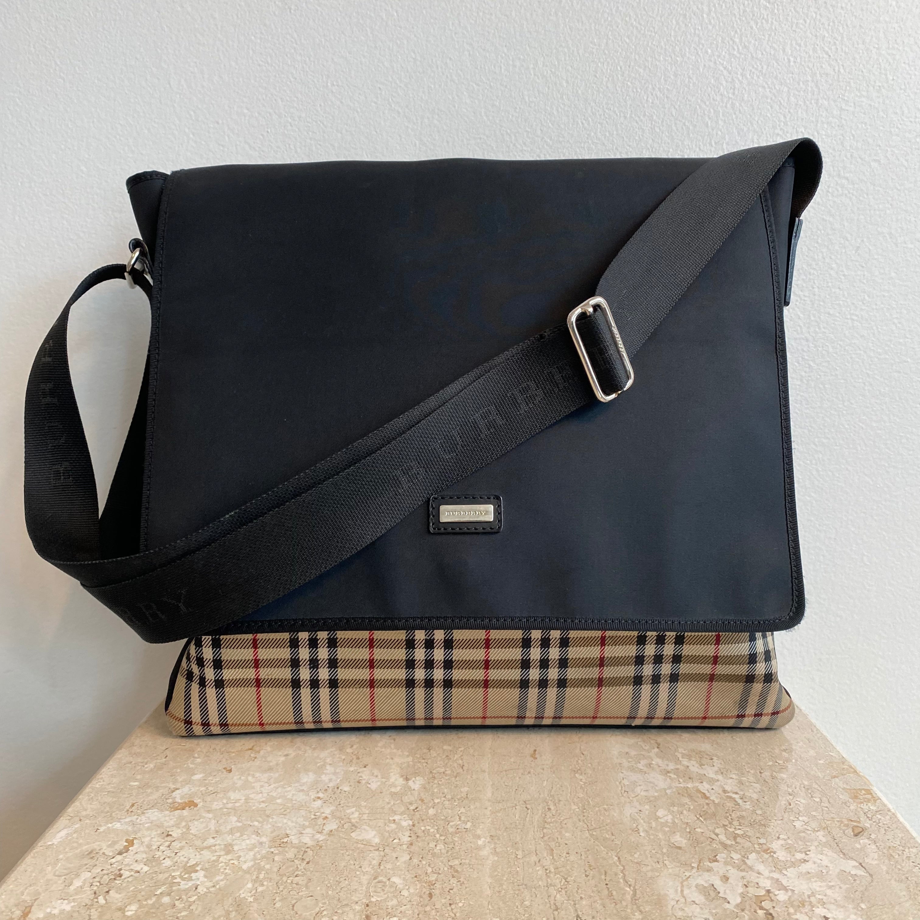 Authentic BURBERRY Nova Check Nylon Messenger Bag – Valamode