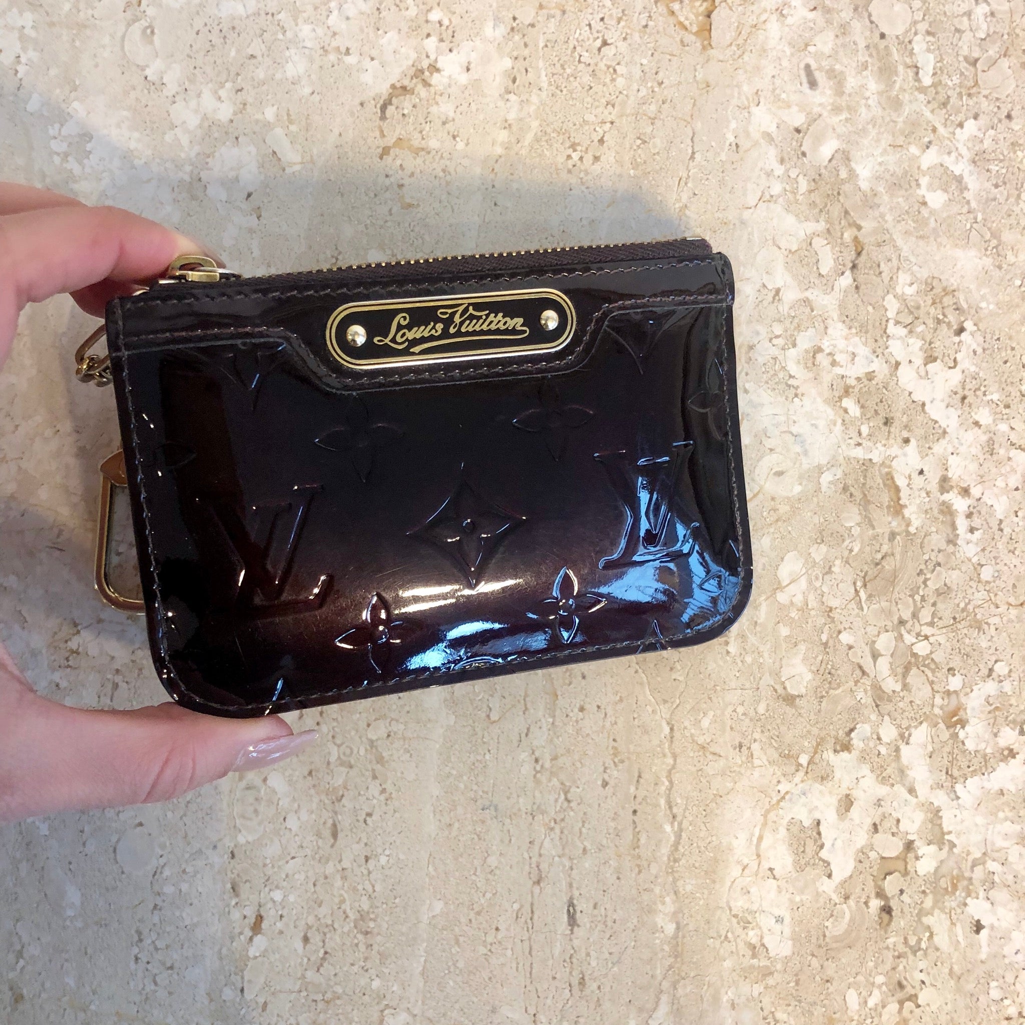 Authentic LOUIS VUITTON Vernis Amarante Key Pouch – Valamode