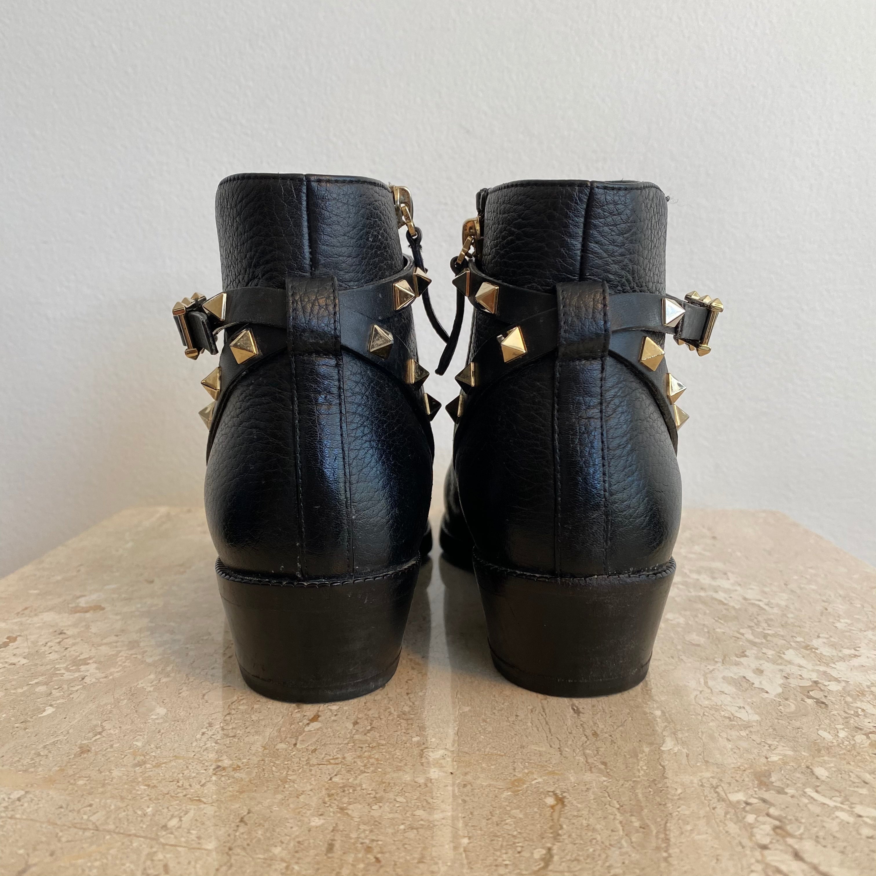 valentino rockstud size 8