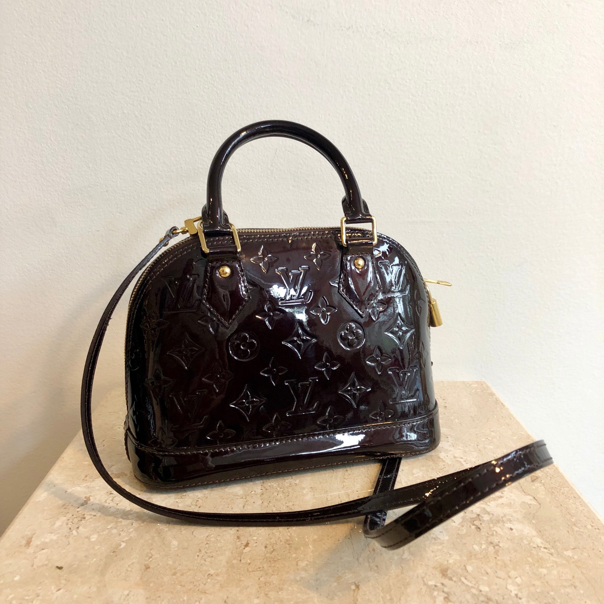 Authentic LOUIS VUITTON Alma BB Vernis in Amarante – Valamode