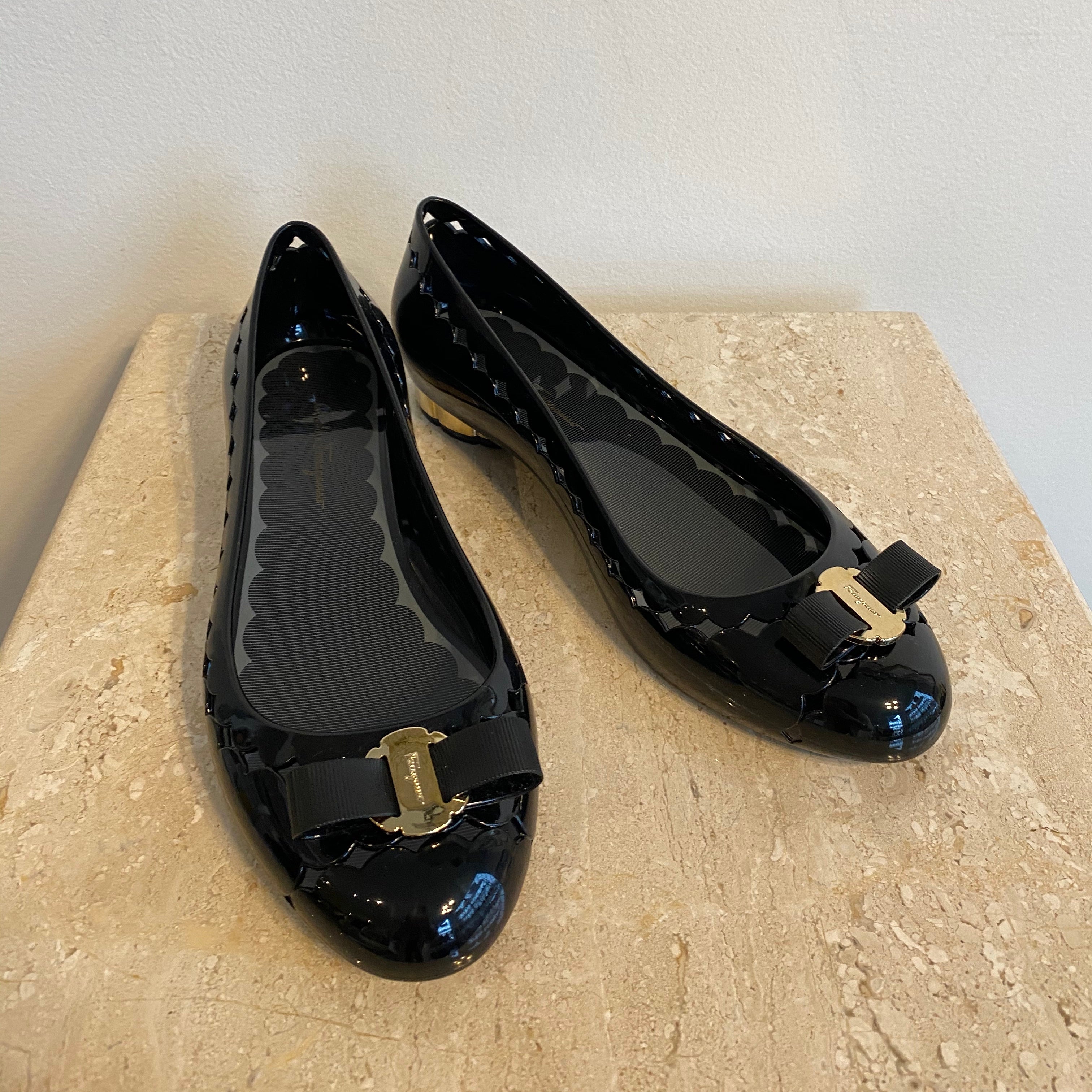 Authentic SALVATORE FERRAGAMO Black Jelly/Rubber Flats - Size 10 – Valamode