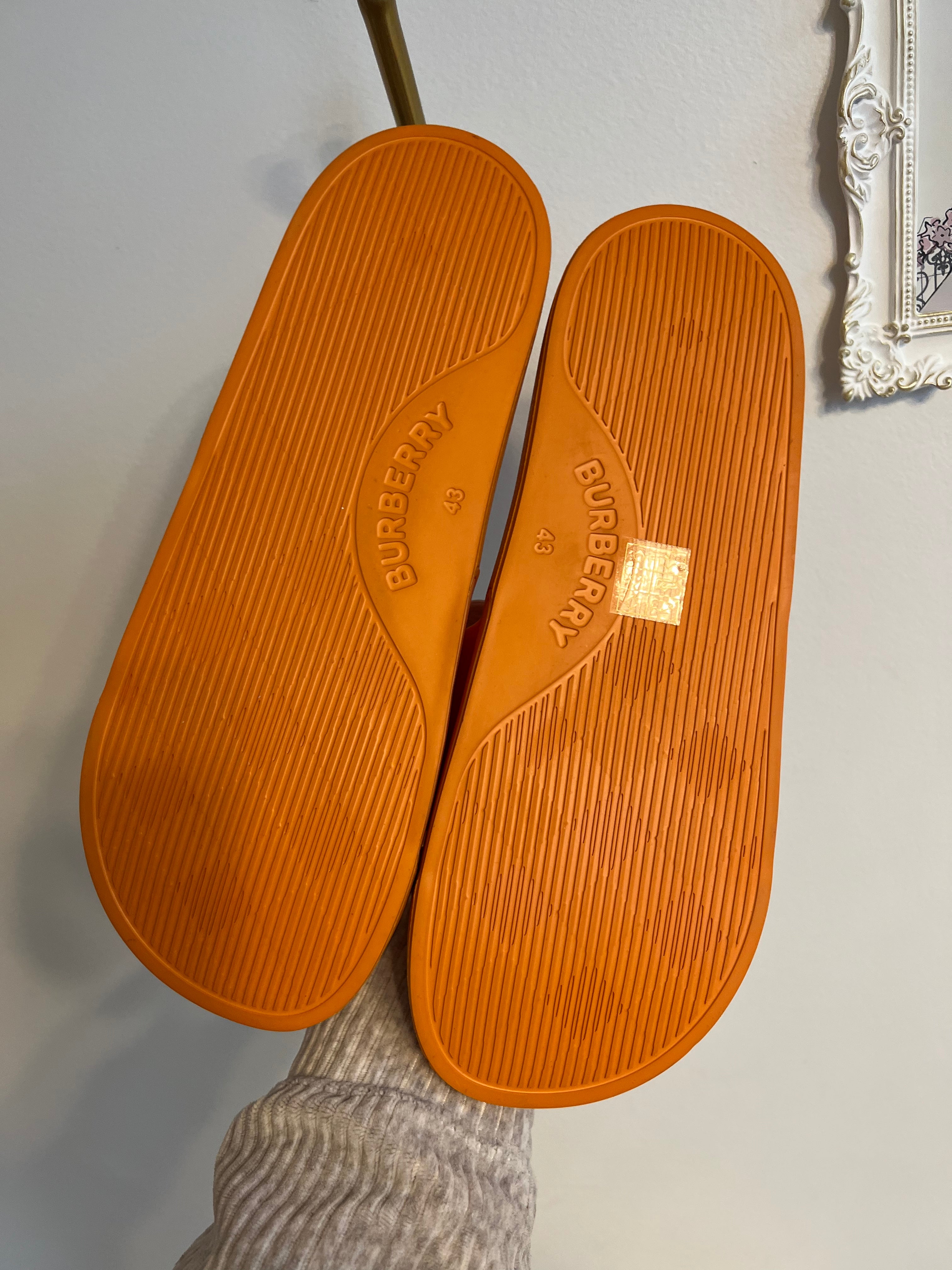 Authentic BURBERRY ﻿Orange Rubber Logo Detail Slides - Size 43 – Valamode