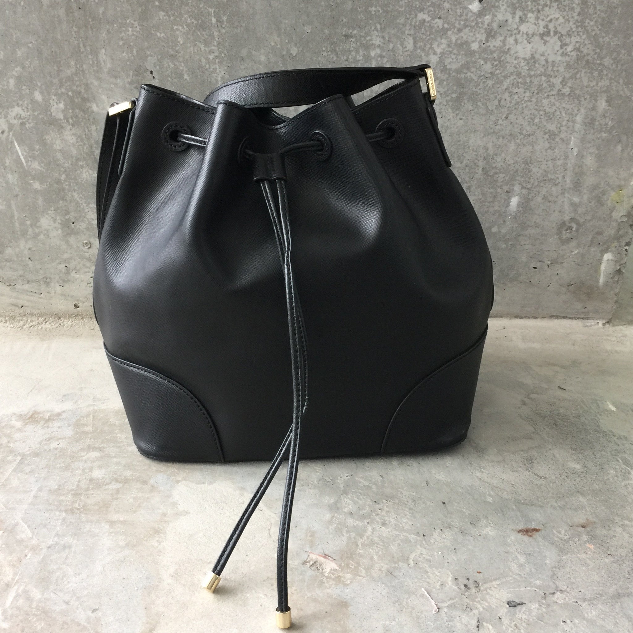 Authentic TORY BURCH Black Drawstring Bucket Bag – Valamode