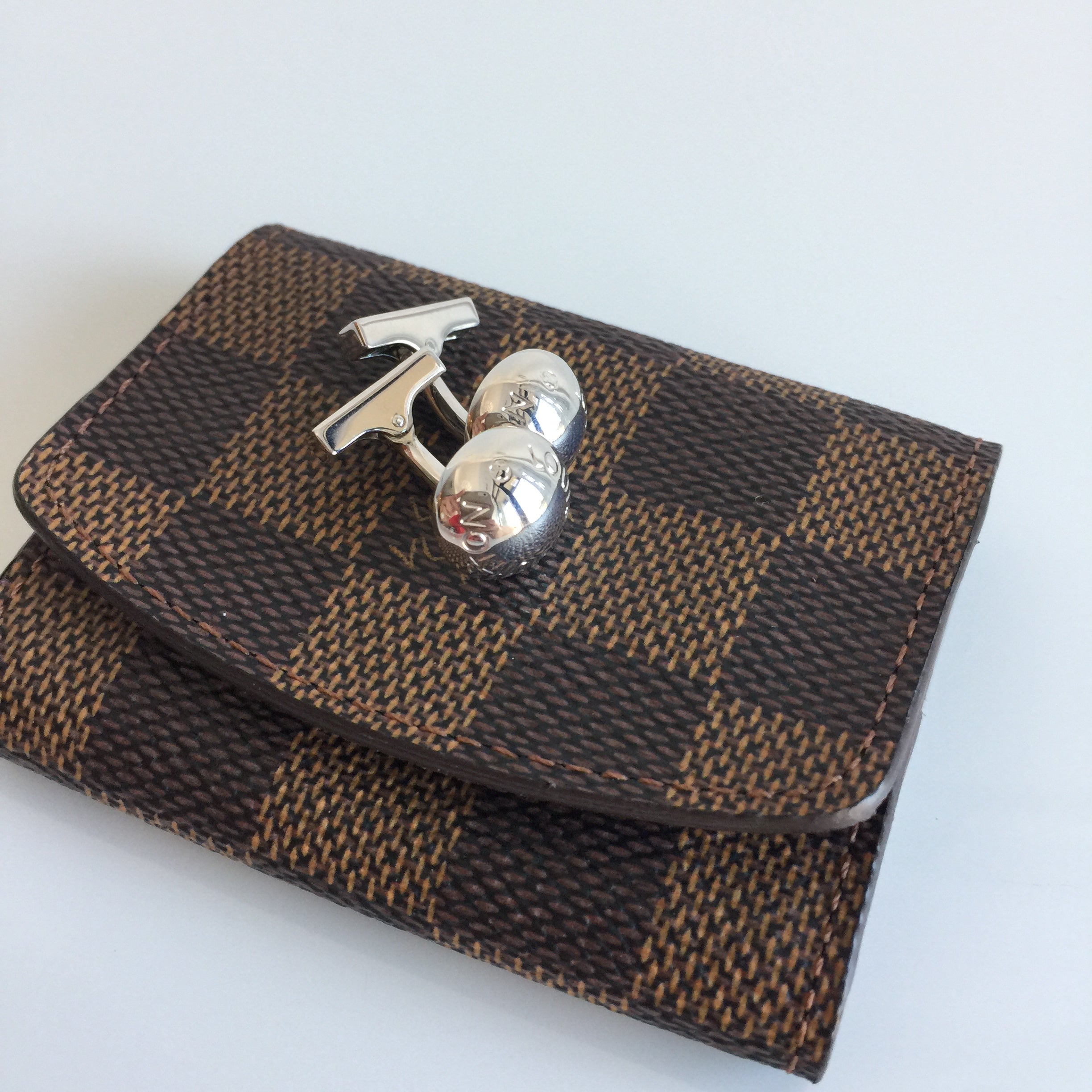 Authentic LOUIS VUITTON Cufflinks – Valamode