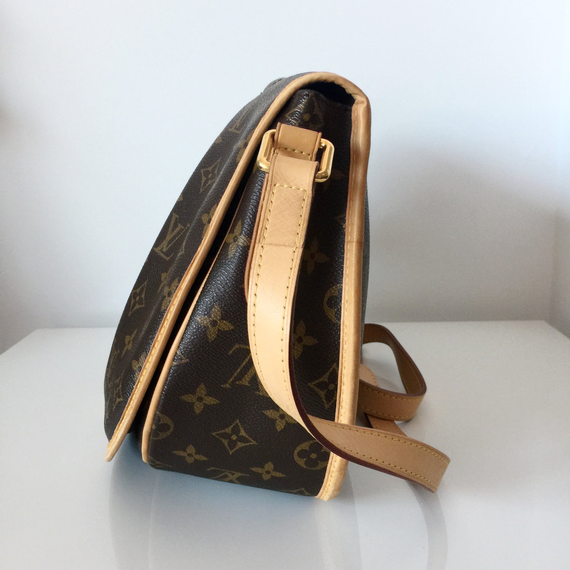 Authentic LOUIS VUITTON Menilmontant MM Crossbody – Valamode