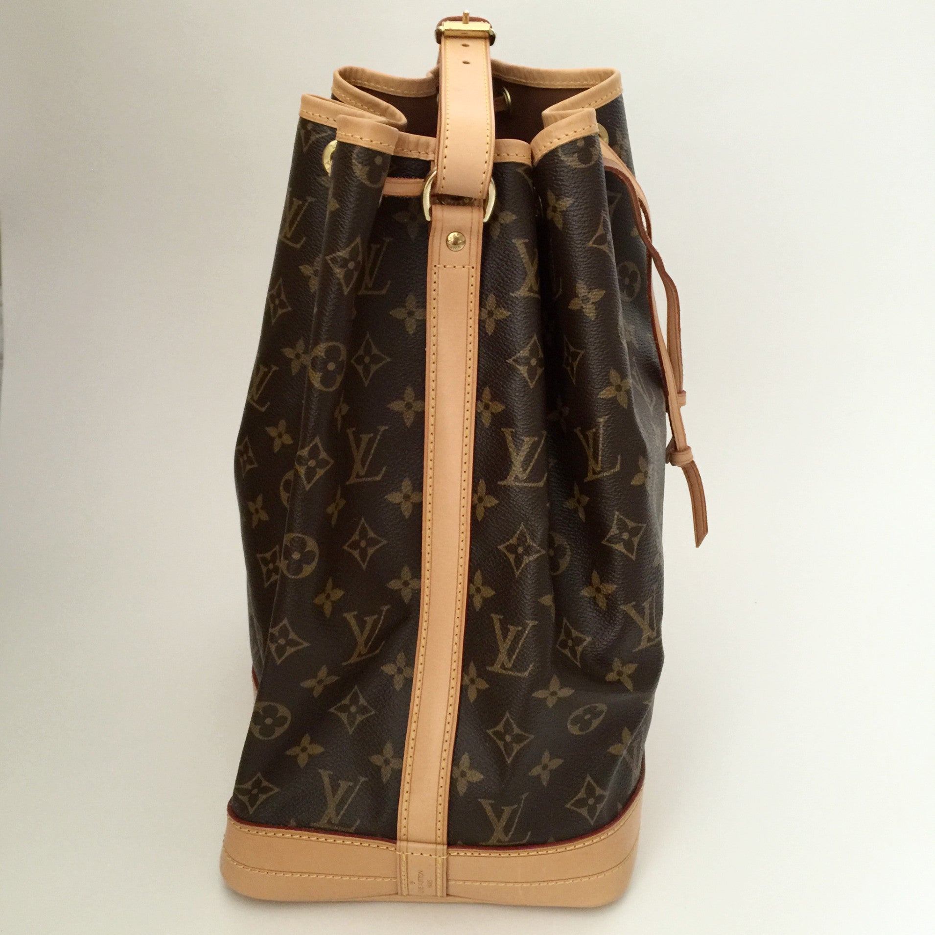 Vintage Louis Vuitton Petit Bucket Bag for Sale in Minneapolis, MN