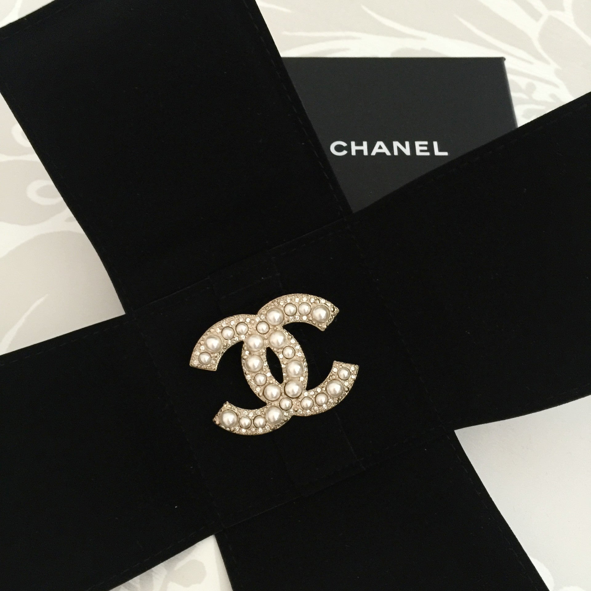 Authentic CHANEL Brooch – Valamode