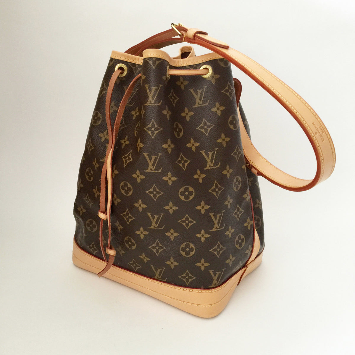 Authentic LOUIS VUITTON Monogram Noe GM Bucket Bag – Valamode