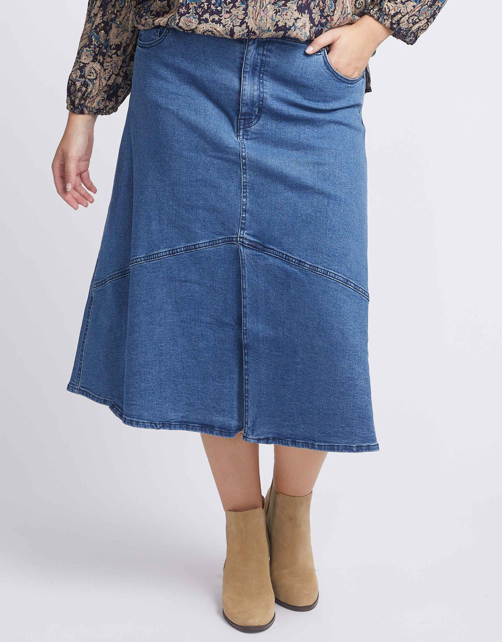 betty-basics-everly-denim-skirt-mid-denim-blue-womens-plus-size-clothing