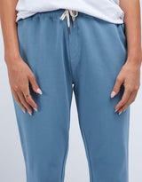 elm-victoria-fleece-wash-out-lounge-pant-blue-womens-clothing