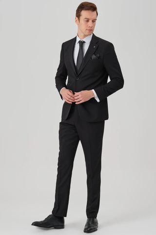 The most eye-catching colour for a three-piece formal full suit is black