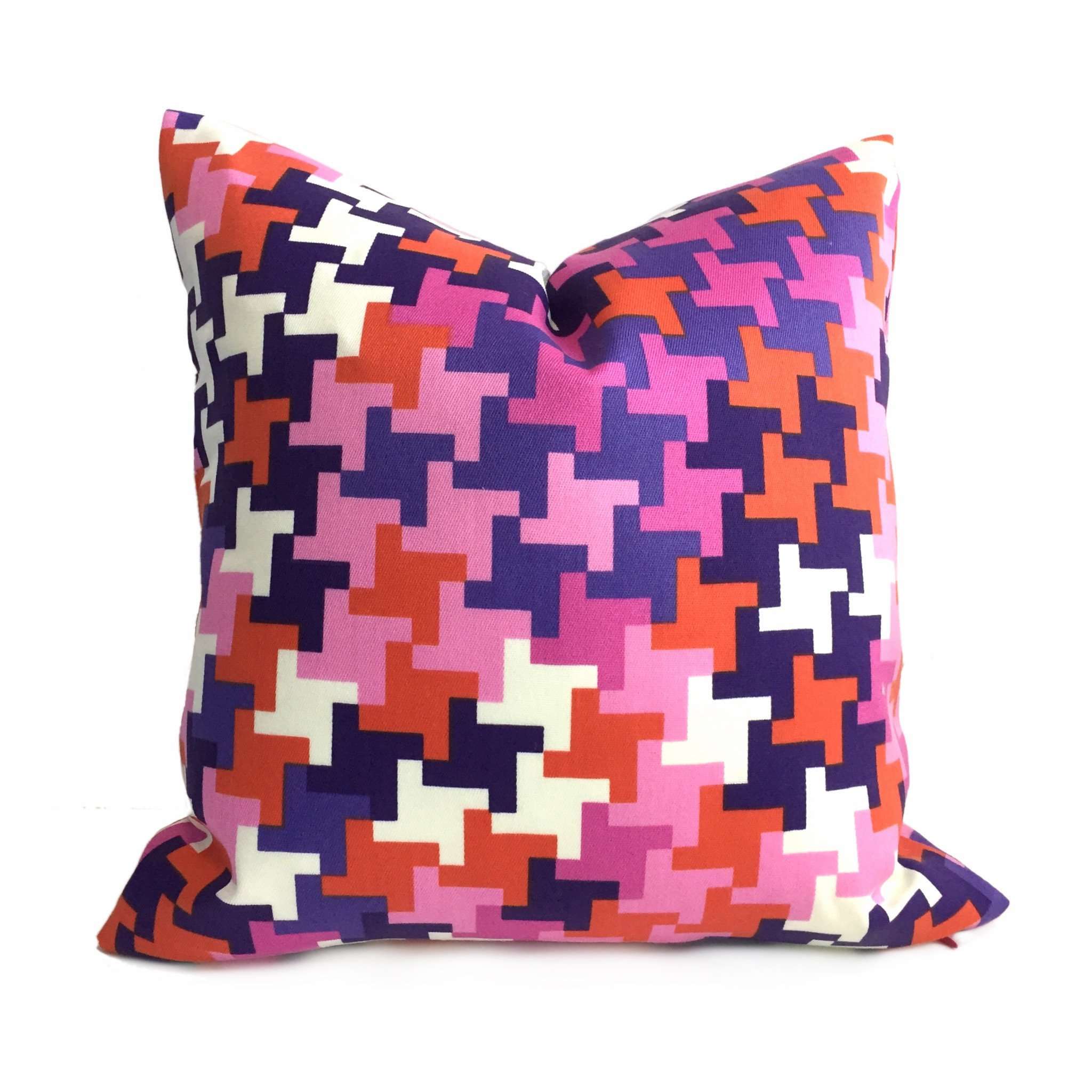 https://cdn.shopify.com/s/files/1/0936/5222/products/trina-turk-schumacher-jax-modern-houndstooth-pink-purple-red-indoor-outdoor-pillow-cover-by-aloriam-15083874.jpg?v=1571439461