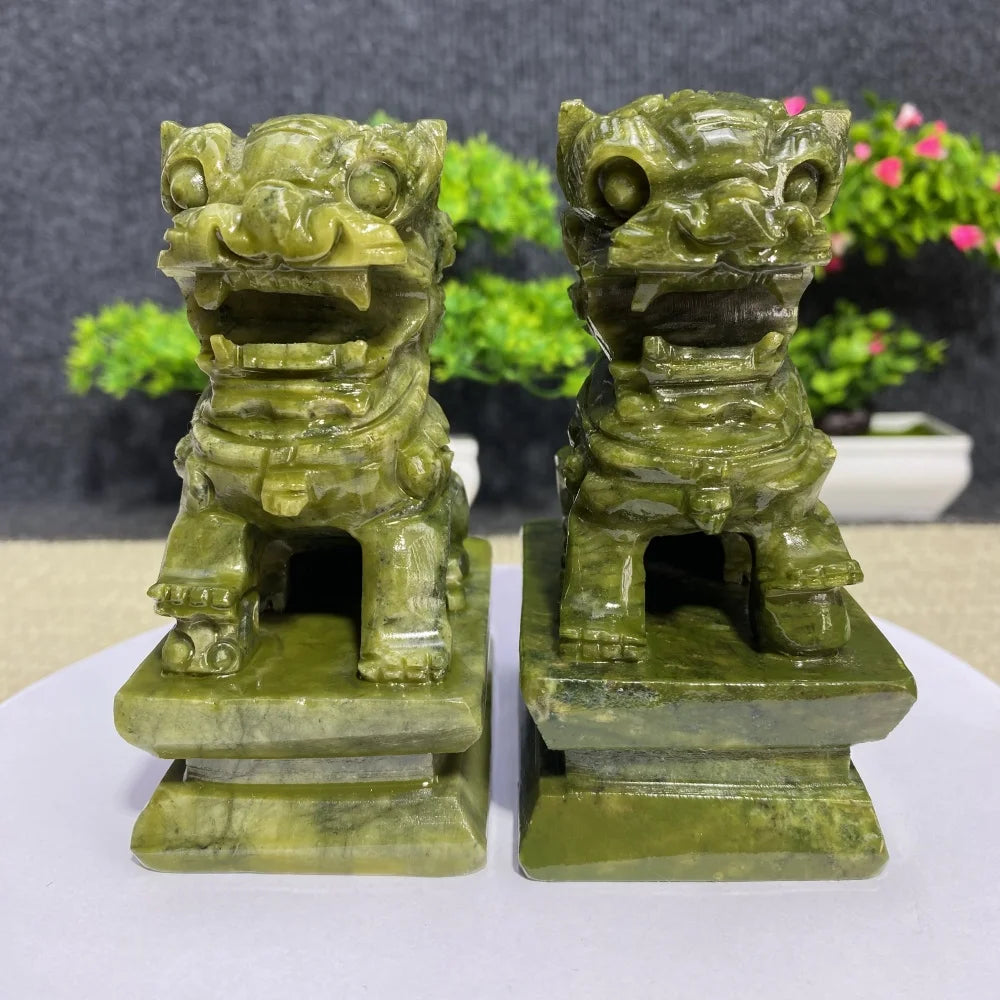 天然玉石守護獅一對擺件|風水鎮宅招財 平安護佑雕像