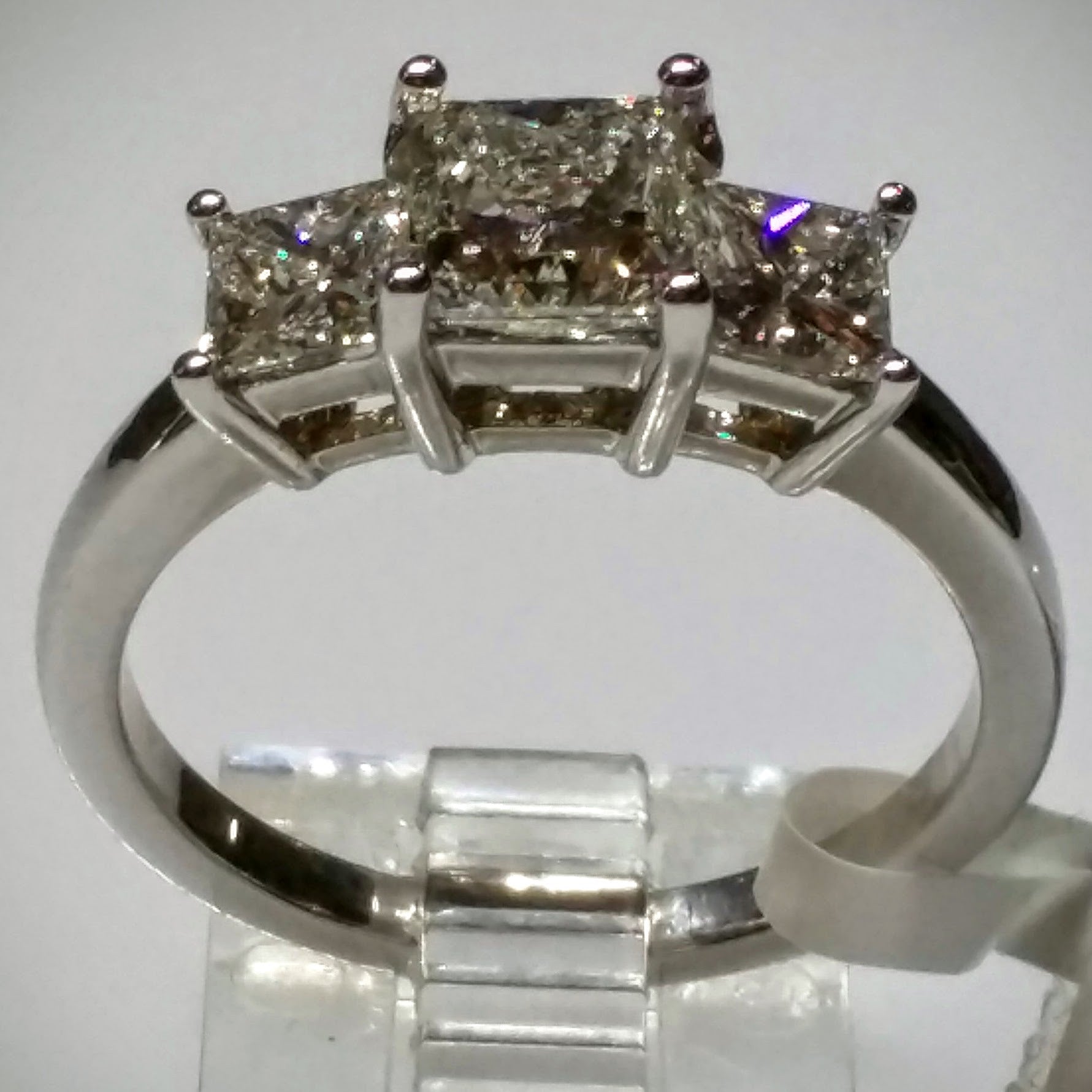 Engagement Ring in 18kt White Gold by Kupfer Design