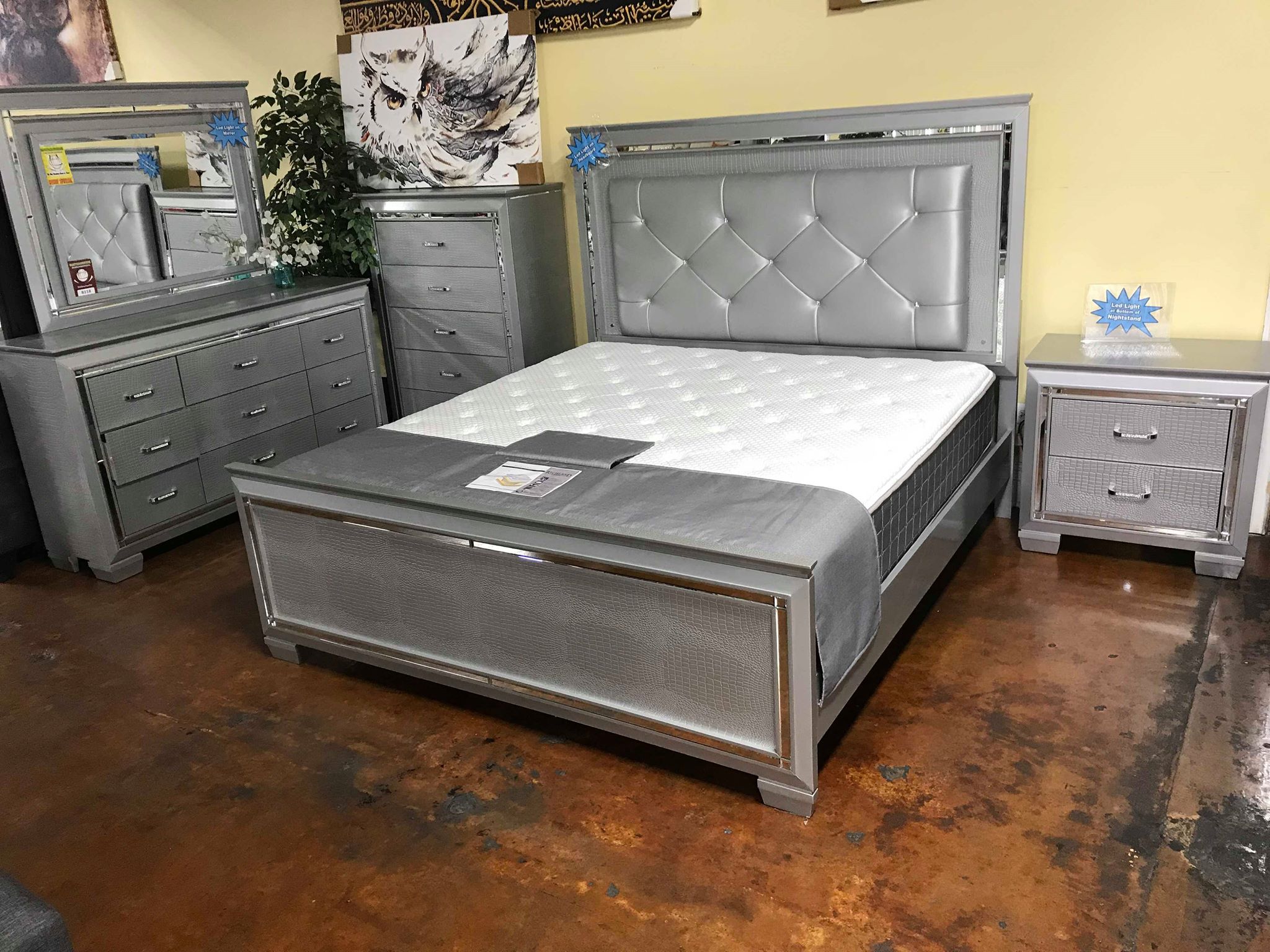 Weekly Or Monthly Led Lit Valentino Silver Aligator Queen Bedroom Gro Community Furnishings