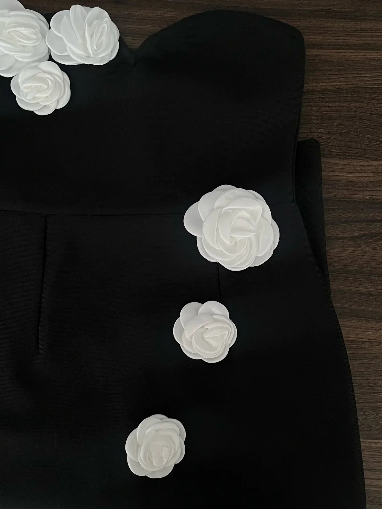 Elegant Black V-Neck Bandage Dress with White Flowers - Image 7