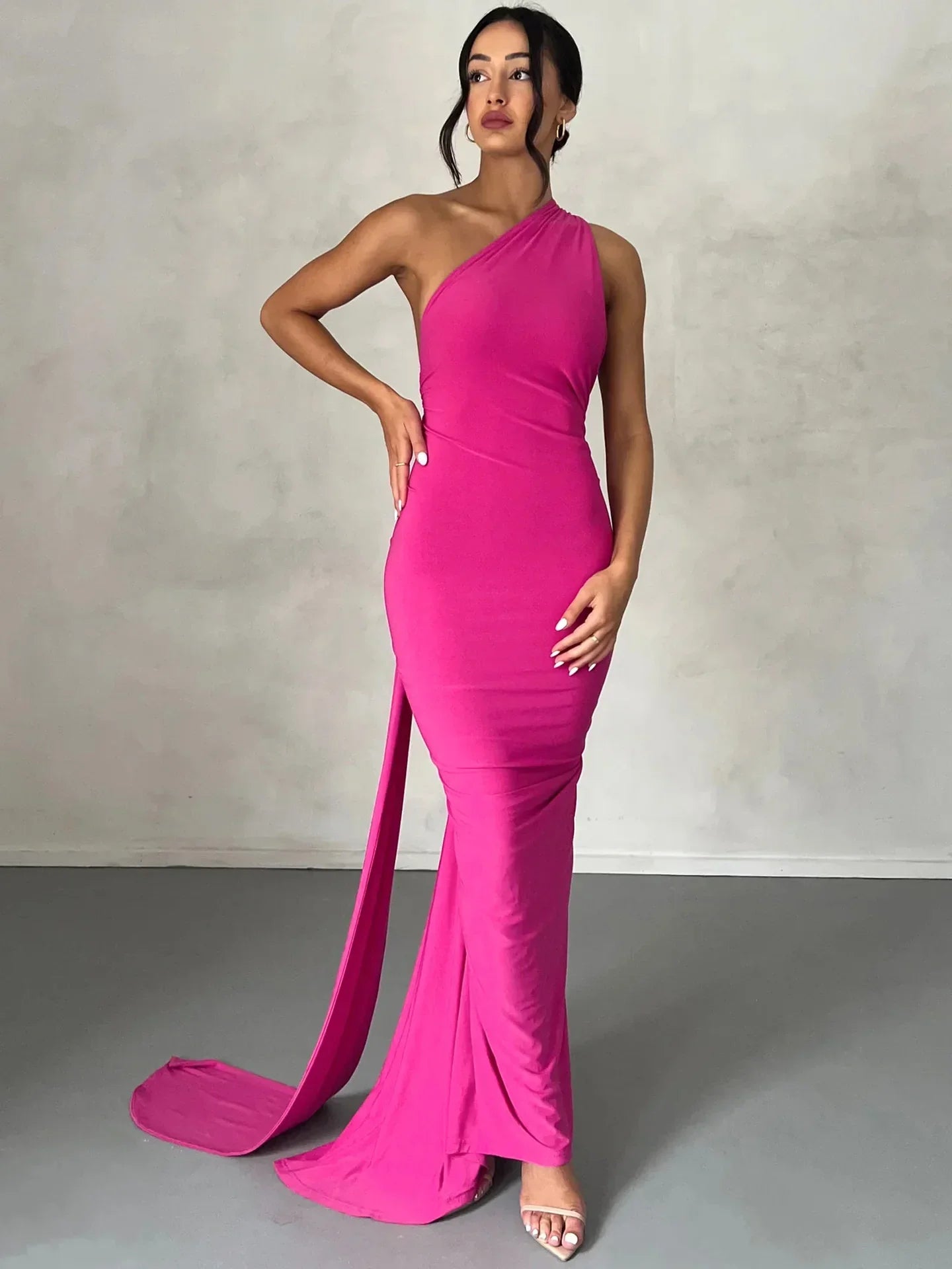 Elegant Backless Maxi Dress for Summer Parties - Image 24