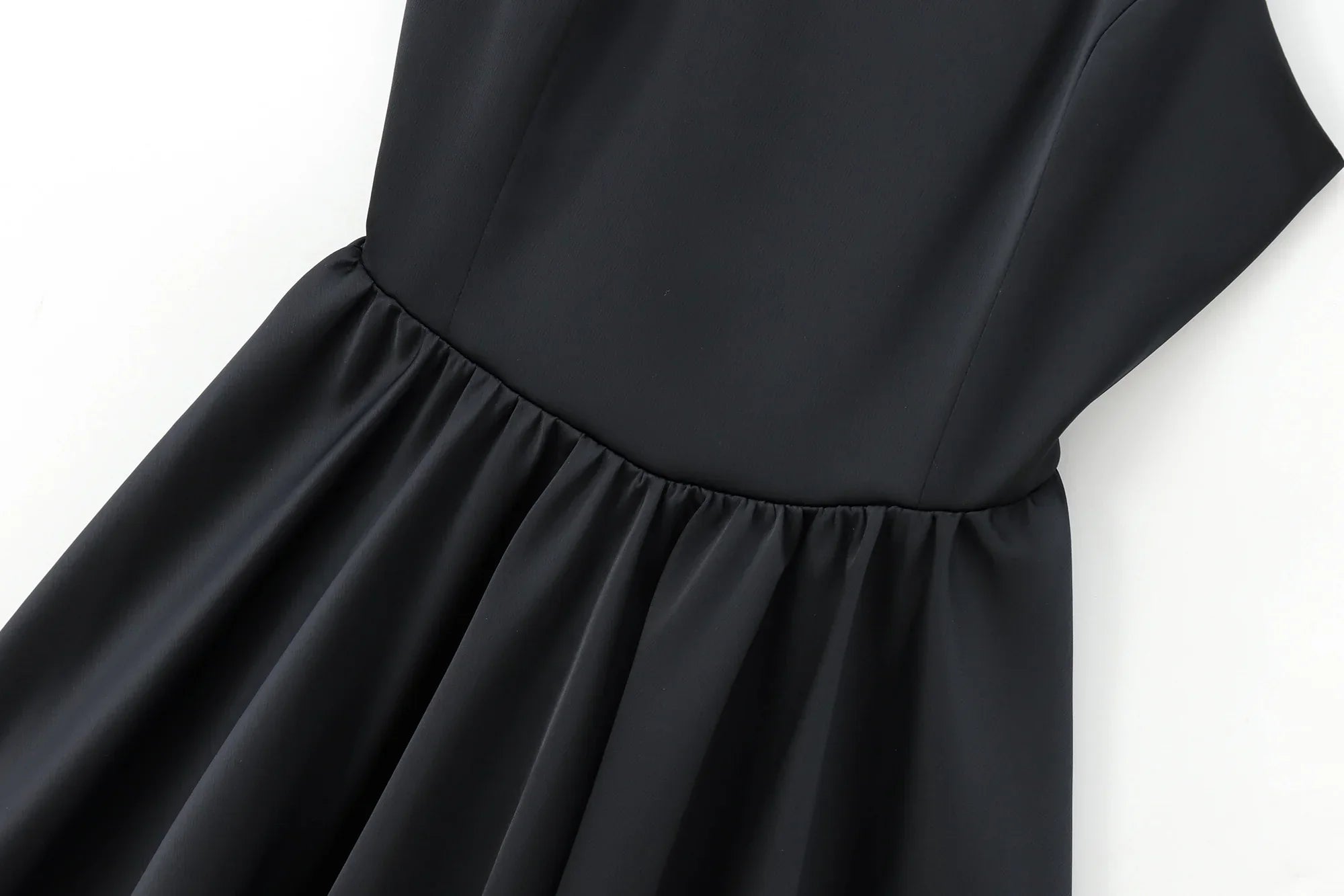 Elegant Sleeveless Backless Mini Dress with Pleated Details - Image 5