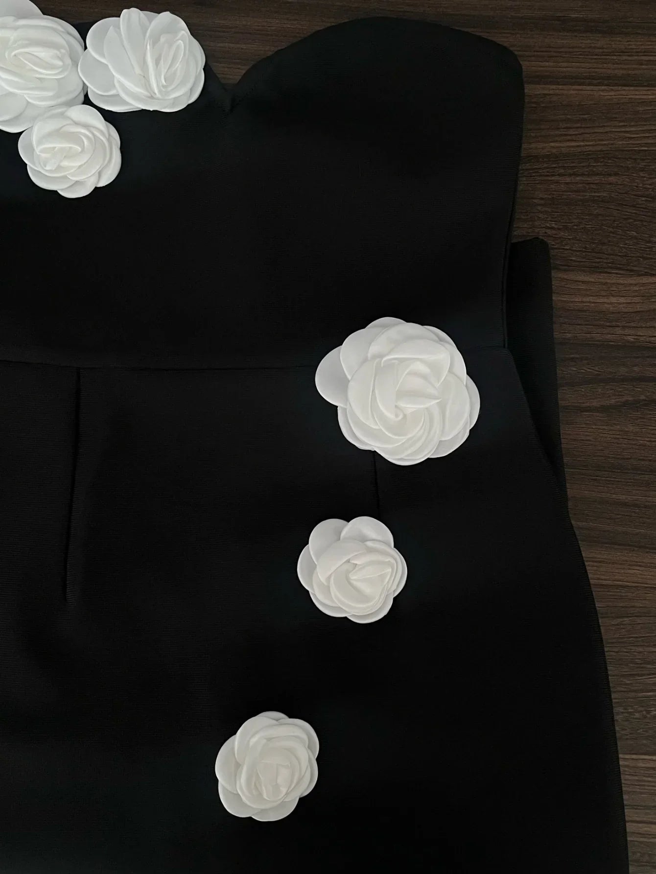Elegant Black V-Neck Bandage Dress with White Flowers - Image 12
