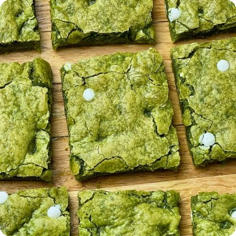 Creating healthy and delicious brownies with Kato Matcha is super easy and a great way to add a healthy twist to the classic treats we all love. This recipe is packed with flavour, and you'll enjoy all the benefits of this wonderful organic green tea.