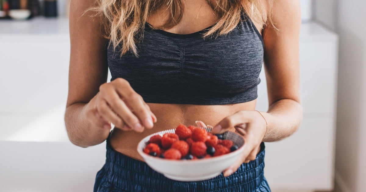 woman eating fruits