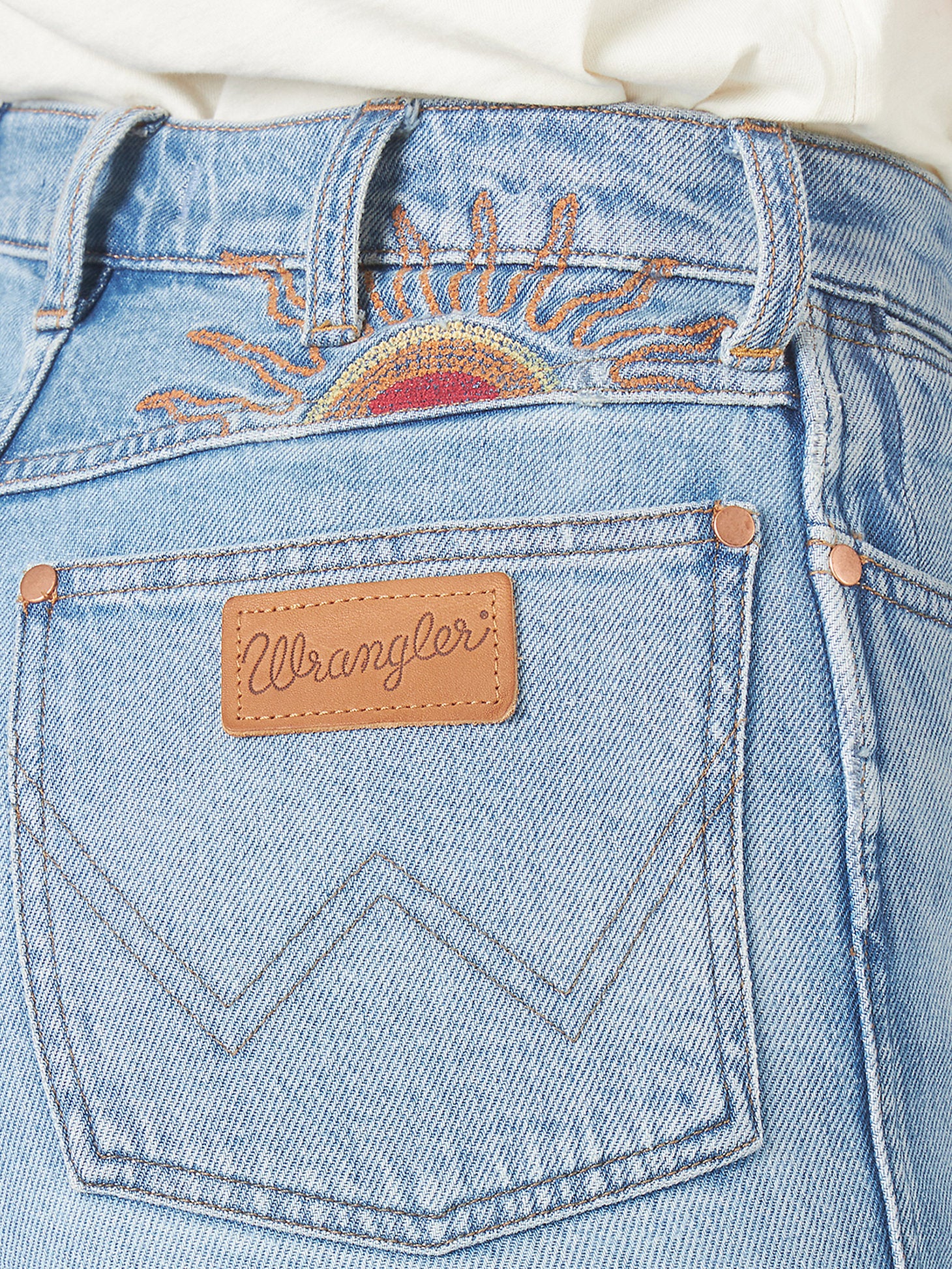 Arriba 37+ imagen wrangler embroidered jeans