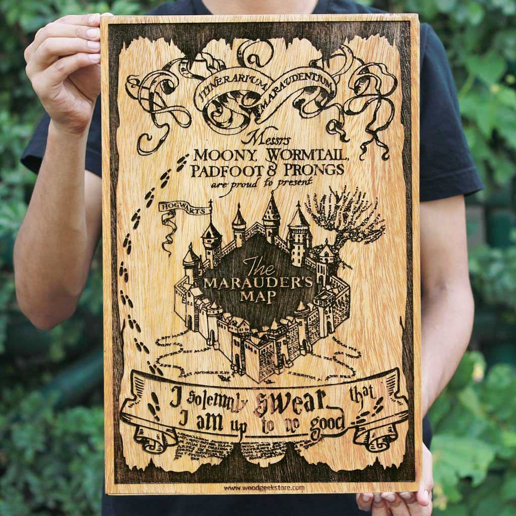 Navigate Hogwart's passages with the Marauder's Map - woodgeekstore