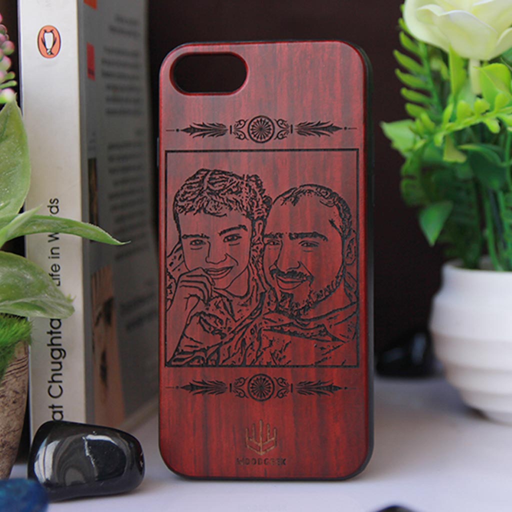 Engraved Wooden Phone Cases for Dad - Looking For The Coolest Father's day Gifts For Your Beloved Dad? Carved Solid Wood Cases From The Woodgeek Store Make Truly Unique Father's Day Gift Ideas