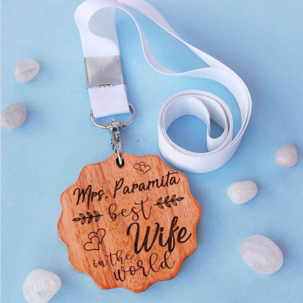 Girlfriend Medal, Personalised Gifts for Girlfriends, You Deserve A Medal,  Mini Bottle -  Sweden