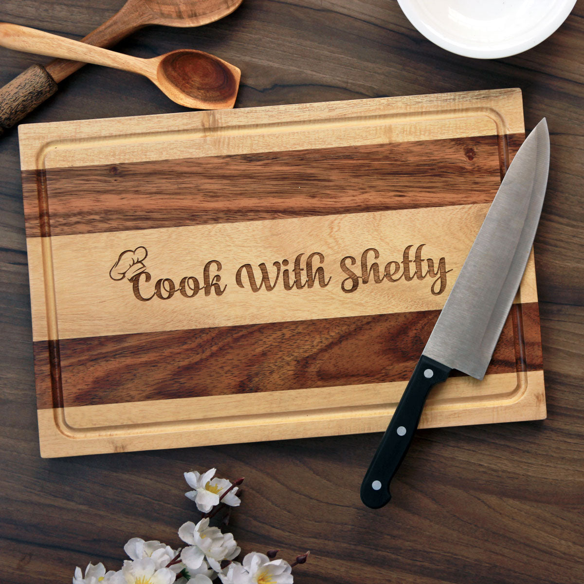 https://cdn.shopify.com/s/files/1/0941/2500/products/engraved-wooden-chopping-board-birch-sirish-striped-design-square_1600x.jpg?v=1650553243