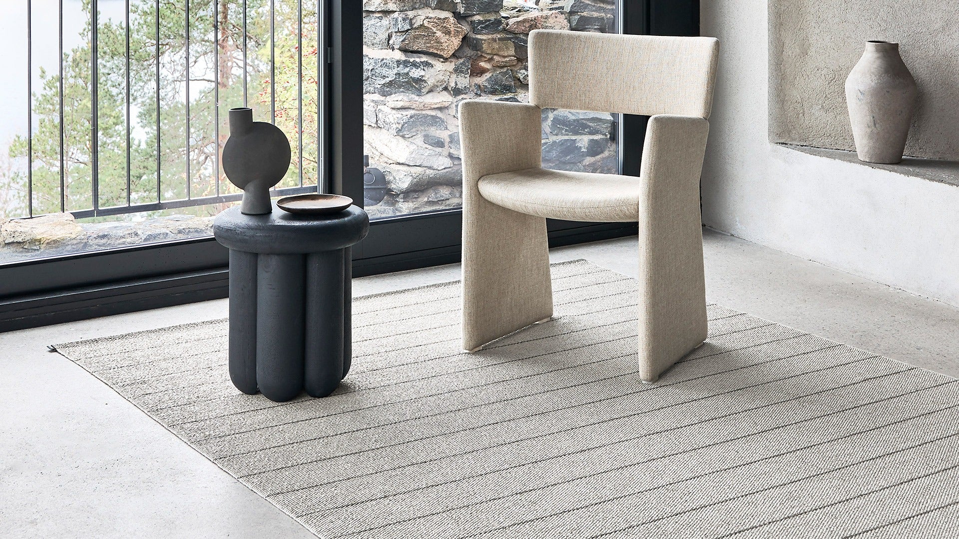 Pappelina rug CARL Warm Grey styled in a living room