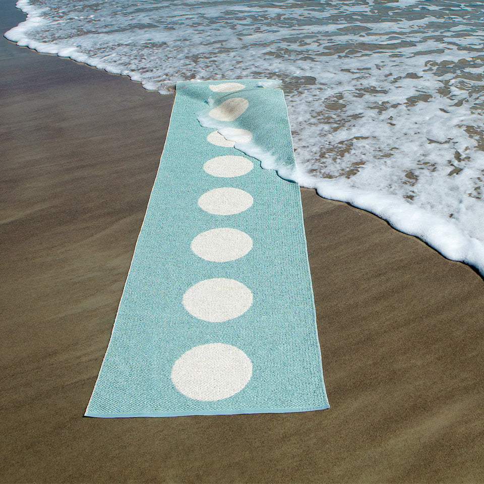 VERA rug in ocean