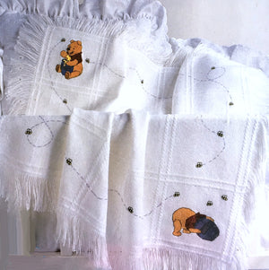 Walt Disney Winnie The Pooh Bear & Balloon Baby Nursery Crib Quilt