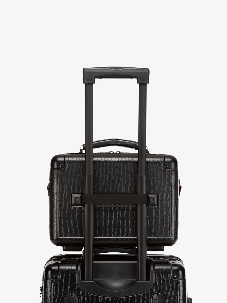 it luggage hard shell vanity case