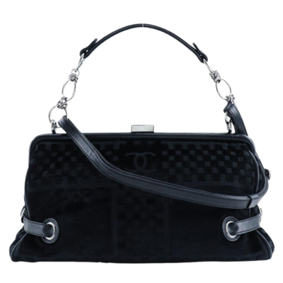 Pre-Owned Black Canvas Chanel Shoulder Bag