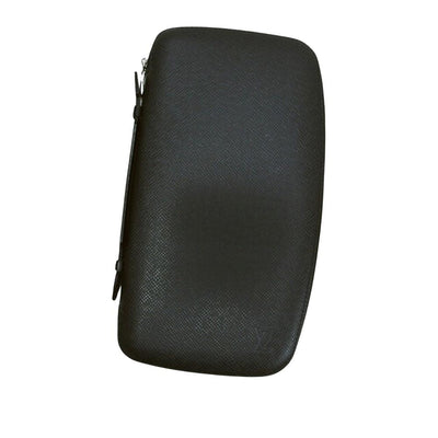 Pre-Owned Black Leather Louis Vuitton Cluny
