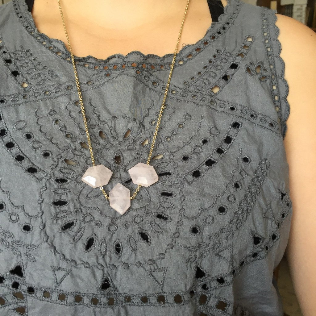 rose quartz necklace meaning