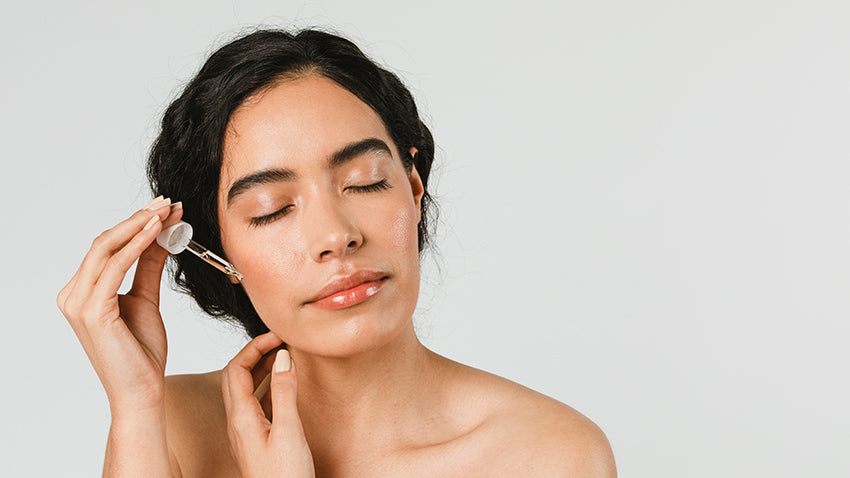 woman using Lactic Acid on her skin 