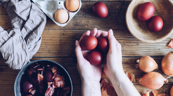 Eggs colored with onions