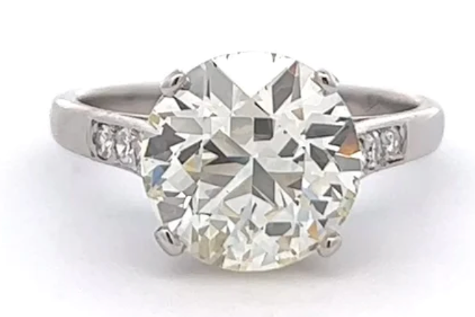 4.29 carat round brilliant cut diamond on a platinum setting