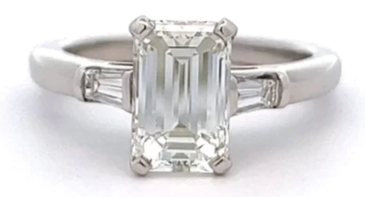 2.04 carats emerald cut diamond on a platinum setting