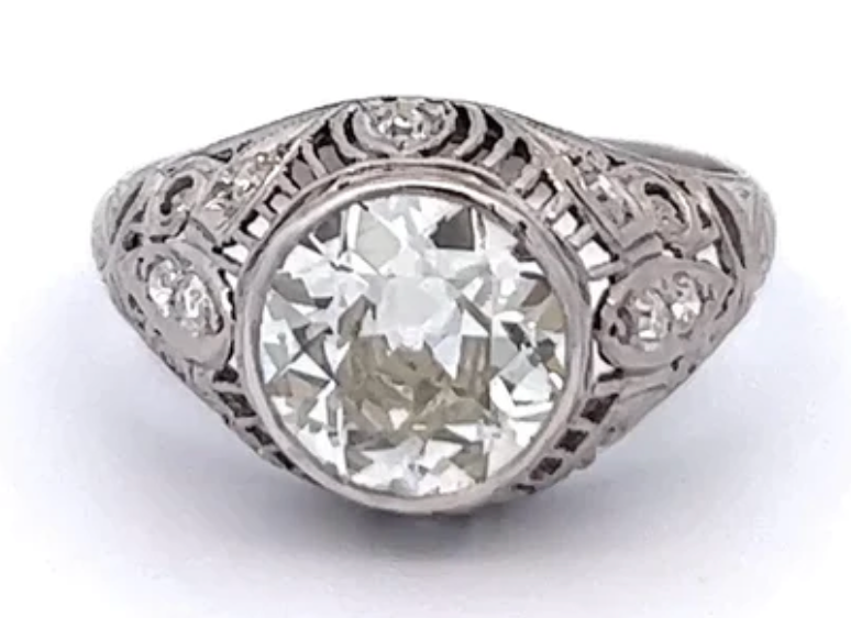 Edwardian 2.27 carats old european cut diamond ring on a platinum filigree setting 