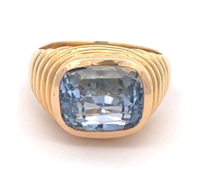 Vintage bvlgari 5.36 carat sapphire ring on 18 karat yellow gold solitaire chunky ring
