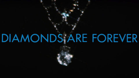 Le titre « Diamonds Are Forever », écrit en bleu, avec un gros diamant en arrière-plan.