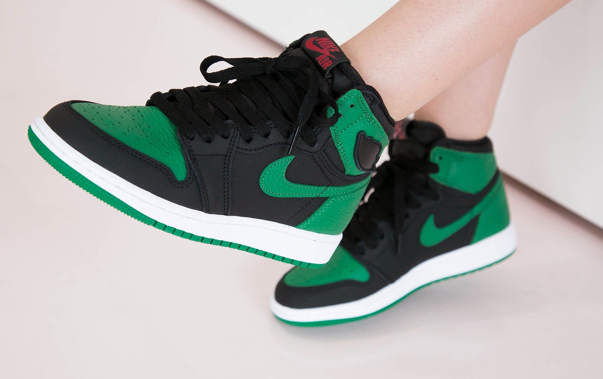 Air Jordan 1 Retro High OG 'Pine Green 