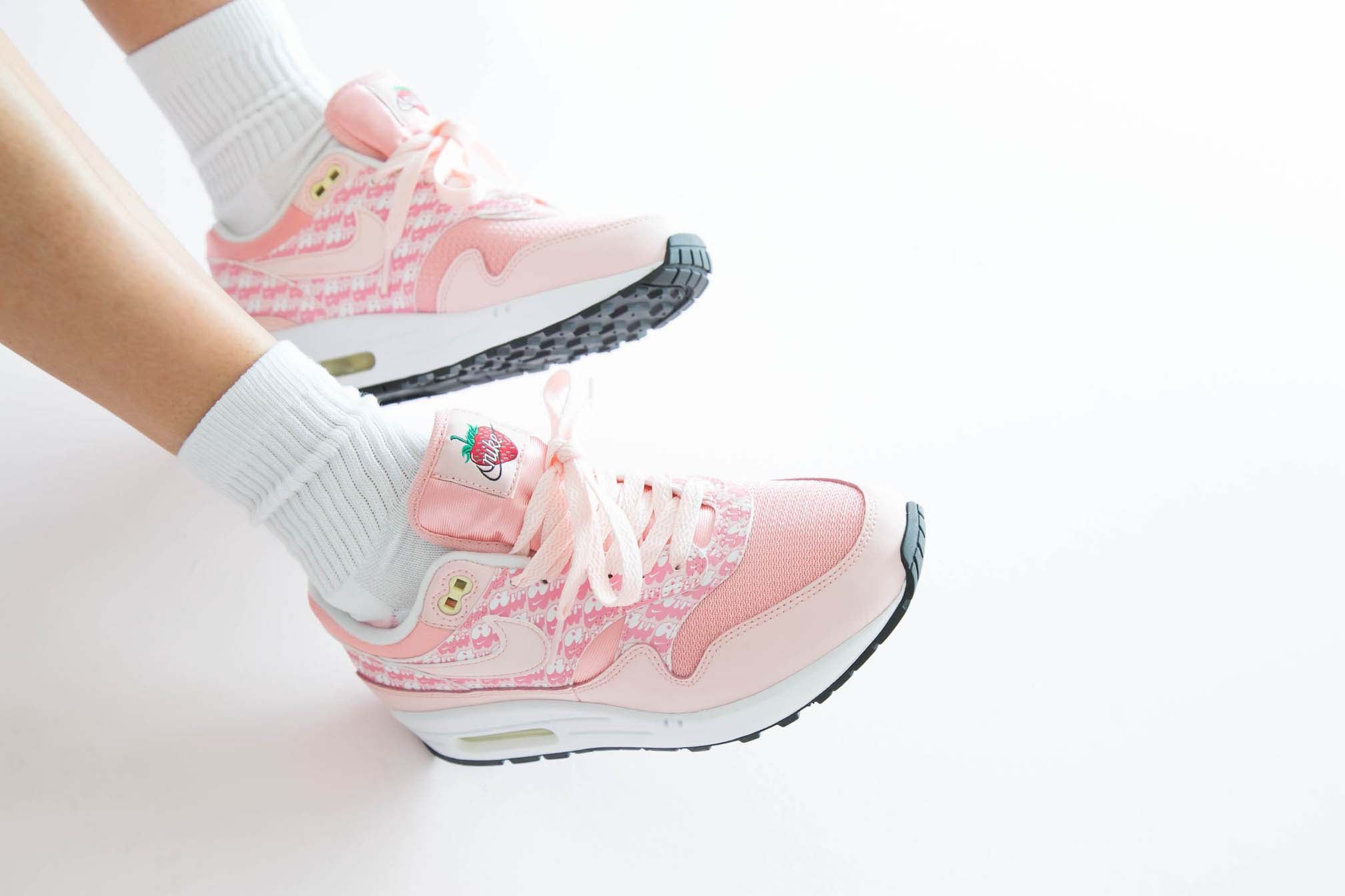 pink lemonade nike